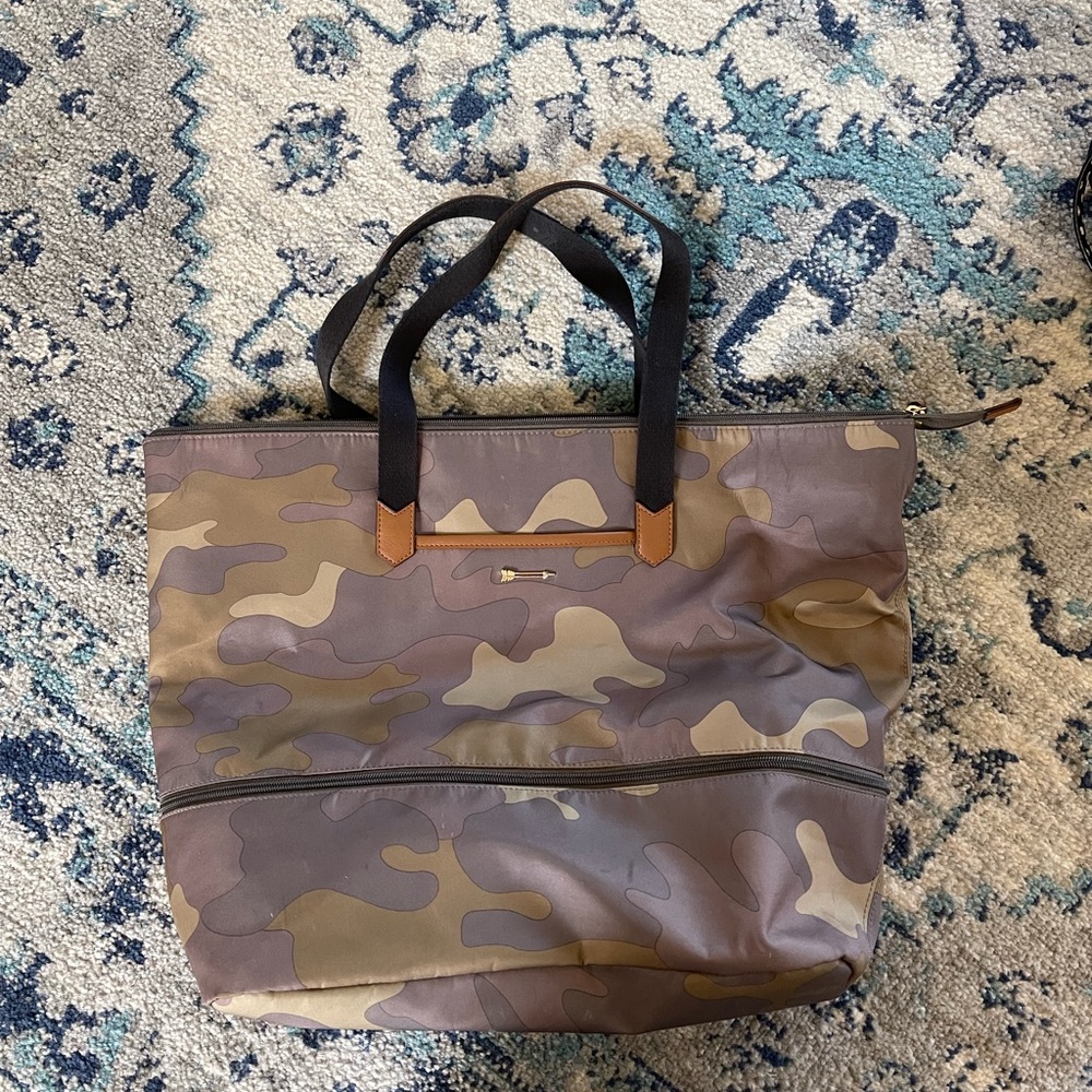 Stella & Dot Weekend Camo Tote